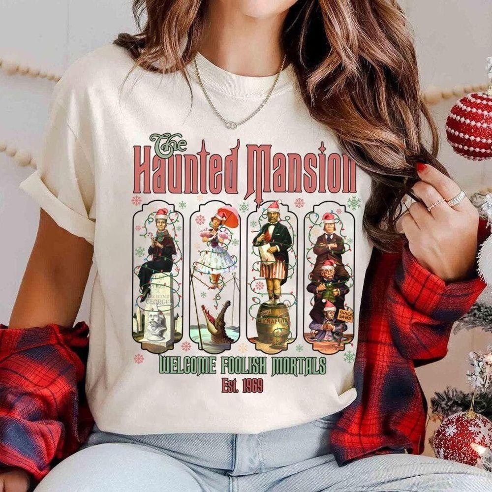 Disney Haunted Mansion Stretching Room Christmas Lights Retro Shirt Disney Christmas Family Shirt Disneyland Vacation Holiday Gift Wdw Design T-shirt